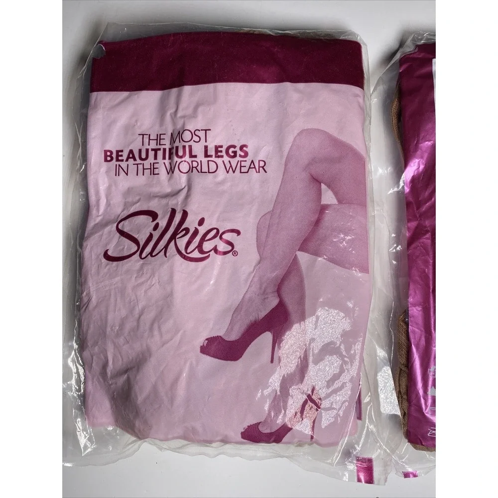 NWT SILKIES Knee Hi's Highs NUDE NATURAL 001001 Pantyhose Hose One Size Regular